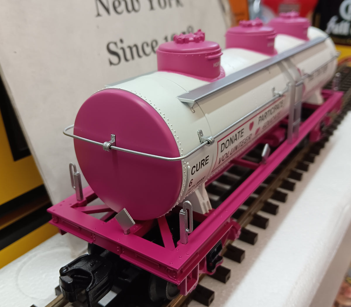 E-Z Catch Custom MTH RailKing # 30-73671 Cancer Awareness 3-Dome Tank Car Rd # Cure 6