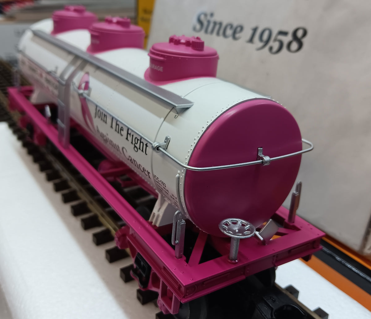E-Z Catch Custom MTH RailKing # 30-73672 Cancer Awareness 3-Dome Tank Car Rd # Cure 7