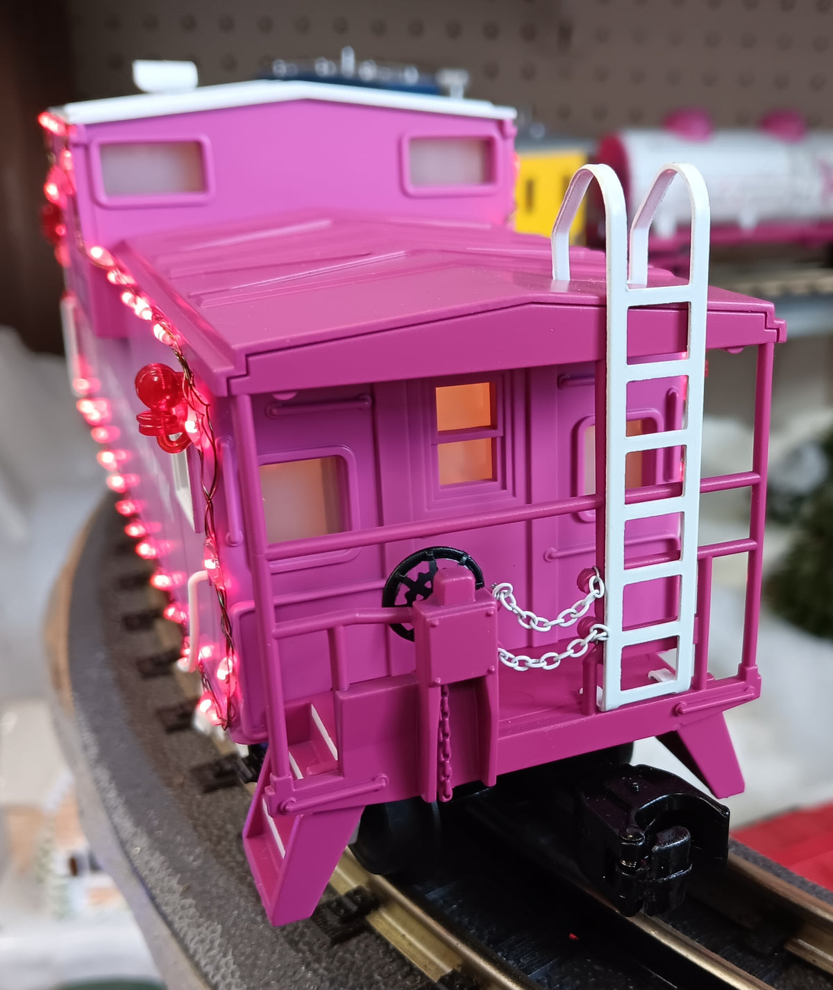 E-Z Catch Custom MTH RailKing # 30-77440 O Gauge Cancer Awareness Extended Vision Caboose with LED Lights Rd # 2026