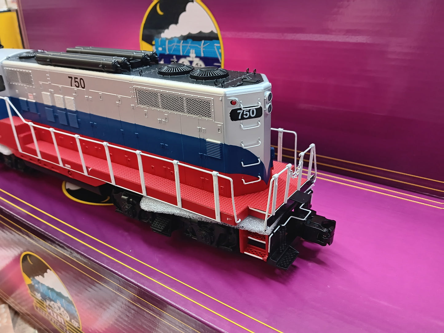 IN STOCK Exclusive E-Z Catch MTH Premier Metro North GP-9 ( Cab 750 )