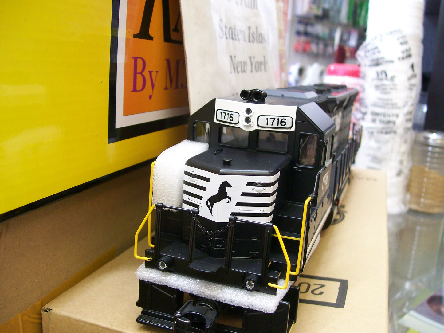 Special In stock MTH # 30-21131-1 CUSTOM RUN NORFOLK SOUTHERN RailKing SD-45 Diesel Engine w/Proto 3.0 Cab # 1716