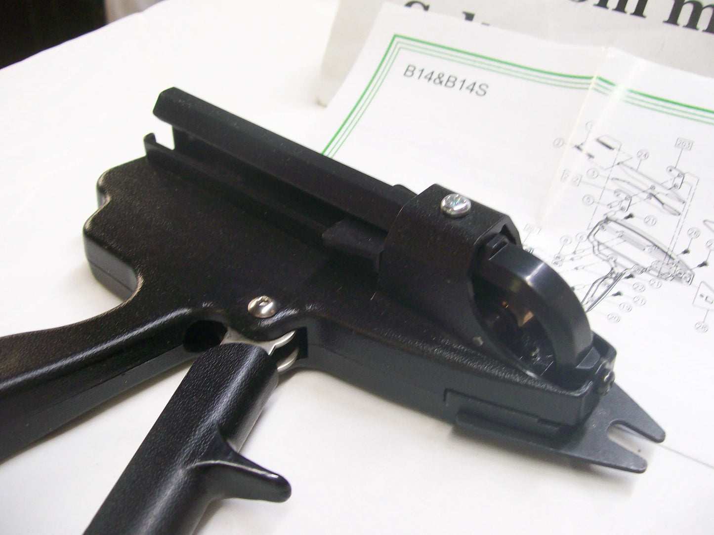 E-Z Catch # B-14 Manuel Hand Ringer D-Type Trap Building Tool ( uses 9/16" strip rings )