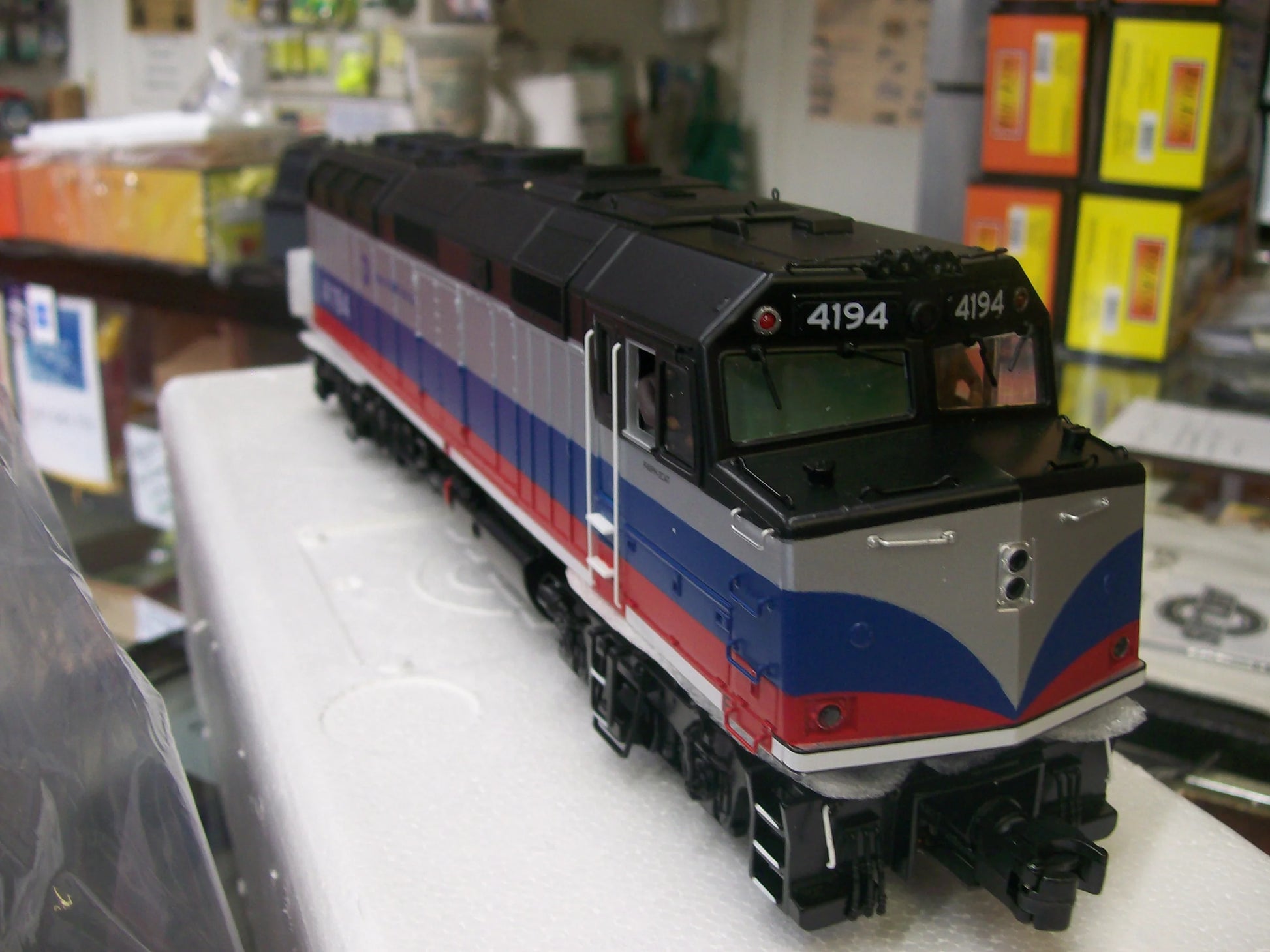 Atlas O Scale Premier 30138037 Metro North F40PH Cab 4