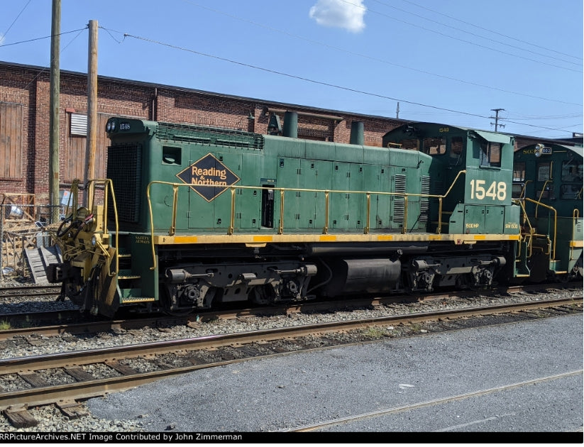 *PRE-ORDER* Custom Run MTH RailKing # 30-214XX-1 O Scale Reading & Northern SW1500 Diesel Switcher w/Proto-Sound 3.0 Cab 1548 - ETA April 2027