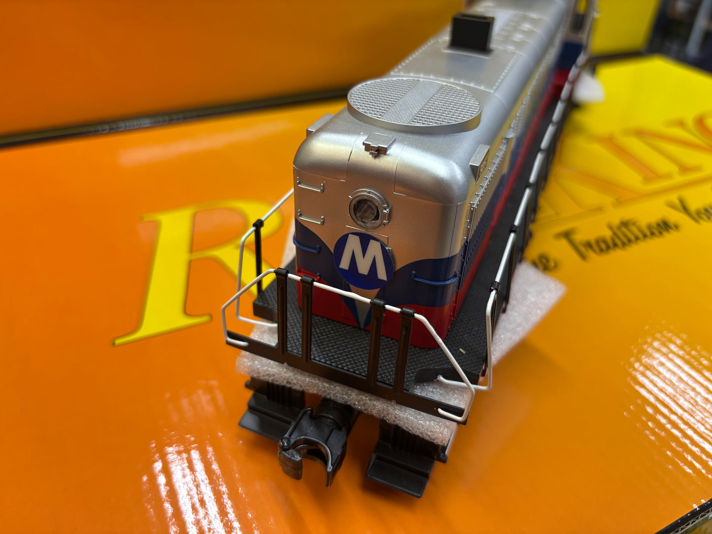 MTH Railking # 30-21193-1 ( Custom ) RS-3 Diesel Engine With Proto-Sound 3.0 - Metro North  Engine No. 605 ( with MTA Logo's )