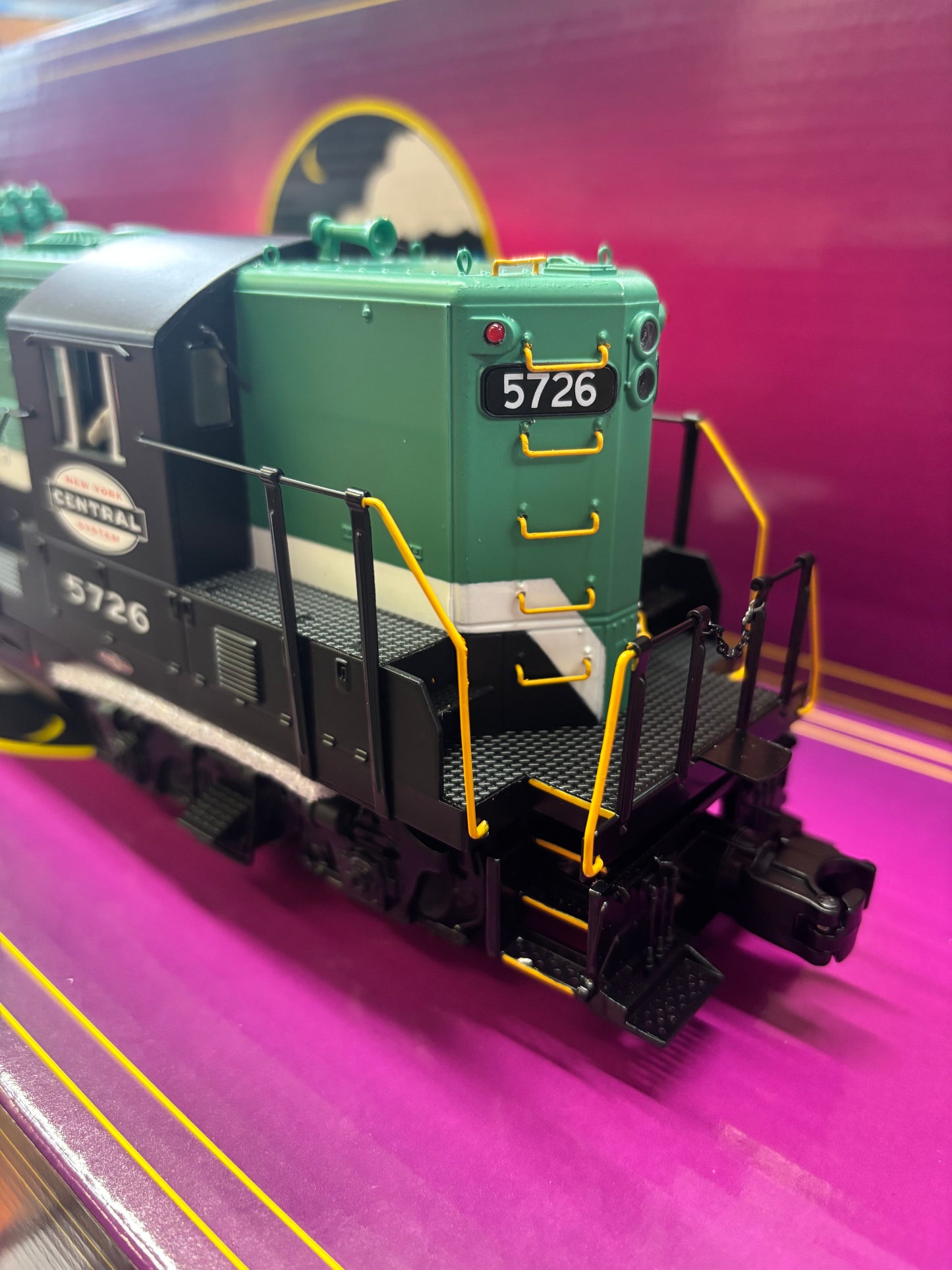 NOW IN STOCK E-Z Catch  MTH Premier O Scale # 20-22021-1 ( Exclusive Custom Run ) Pittsburgh & Lake Erie GP-7 Diesel
