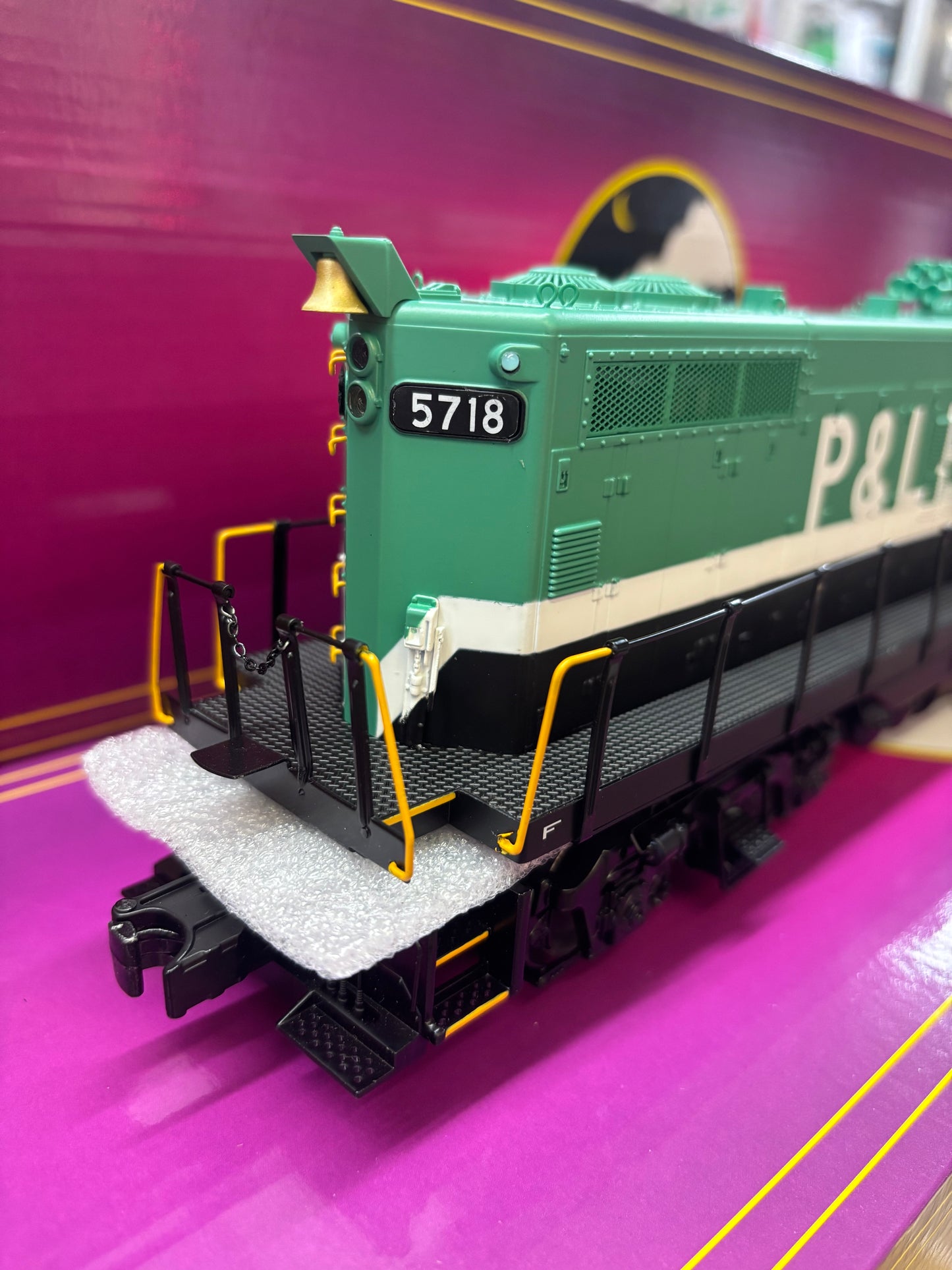 NOW IN STOCK E-Z Catch MTH Premier O Scale # 20-22020-1 ( Exclusive Custom Run ) Pittsburgh & Lake Erie GP-7 Diesel