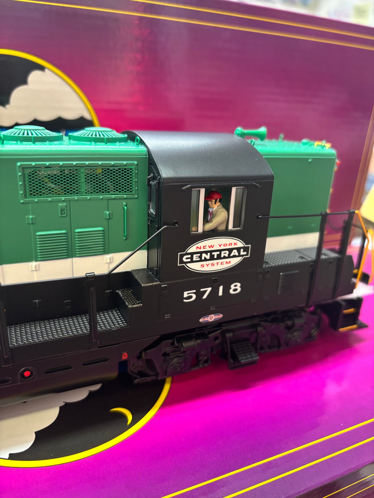 NOW IN STOCK E-Z Catch MTH Premier O Scale # 20-22020-1 ( Exclusive Custom Run ) Pittsburgh & Lake Erie GP-7 Diesel