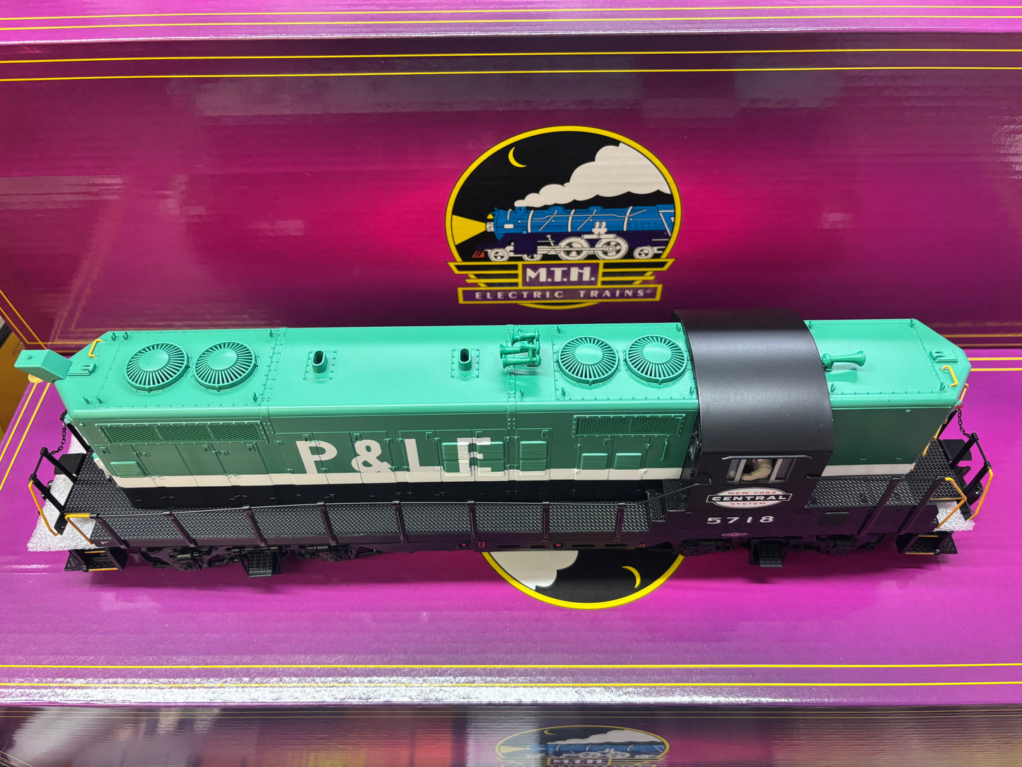 NOW IN STOCK E-Z Catch MTH Premier O Scale # 20-22020-1 ( Exclusive Custom Run ) Pittsburgh & Lake Erie GP-7 Diesel