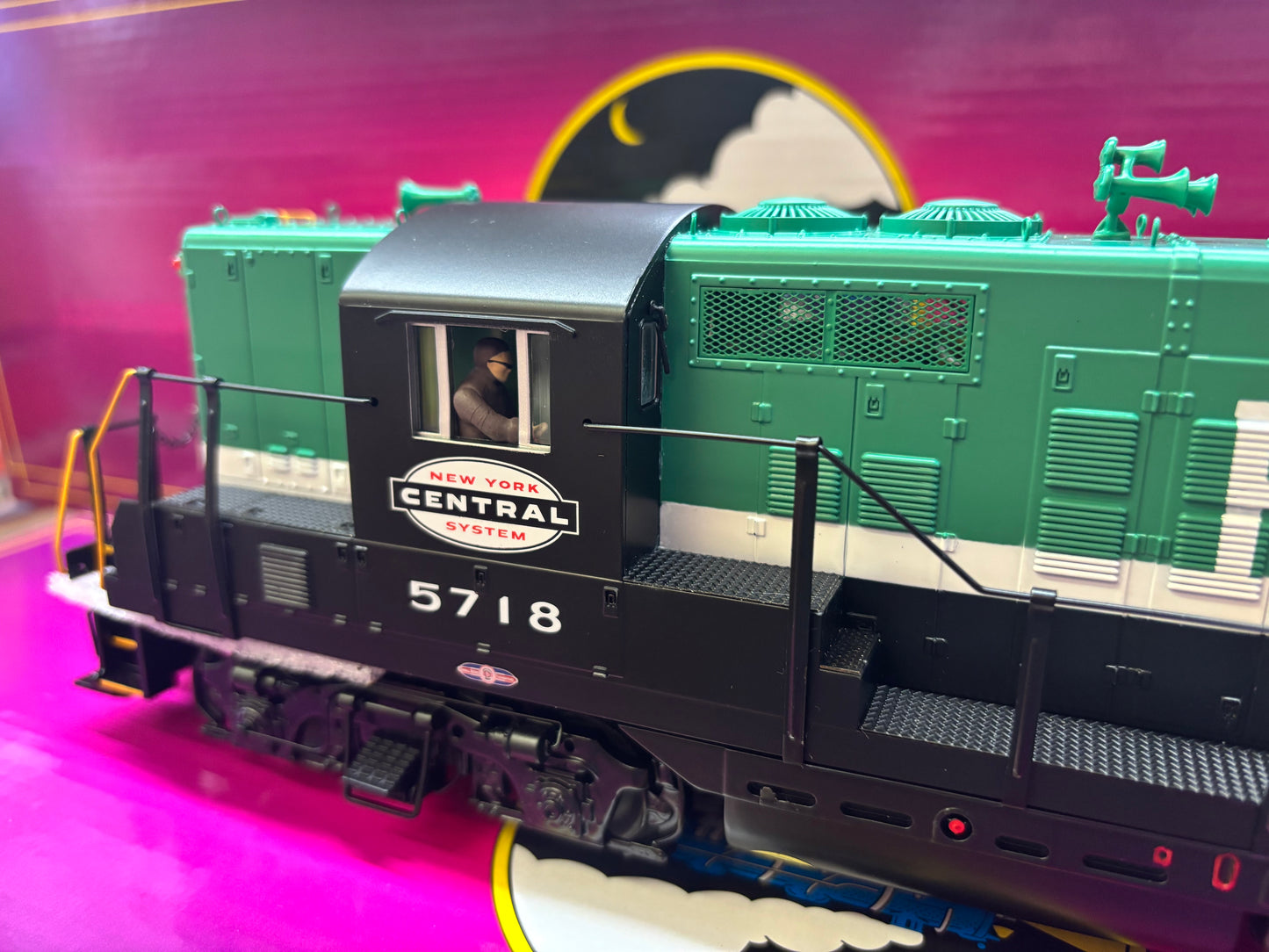 NOW IN STOCK E-Z Catch MTH Premier O Scale # 20-22020-1 ( Exclusive Custom Run ) Pittsburgh & Lake Erie GP-7 Diesel