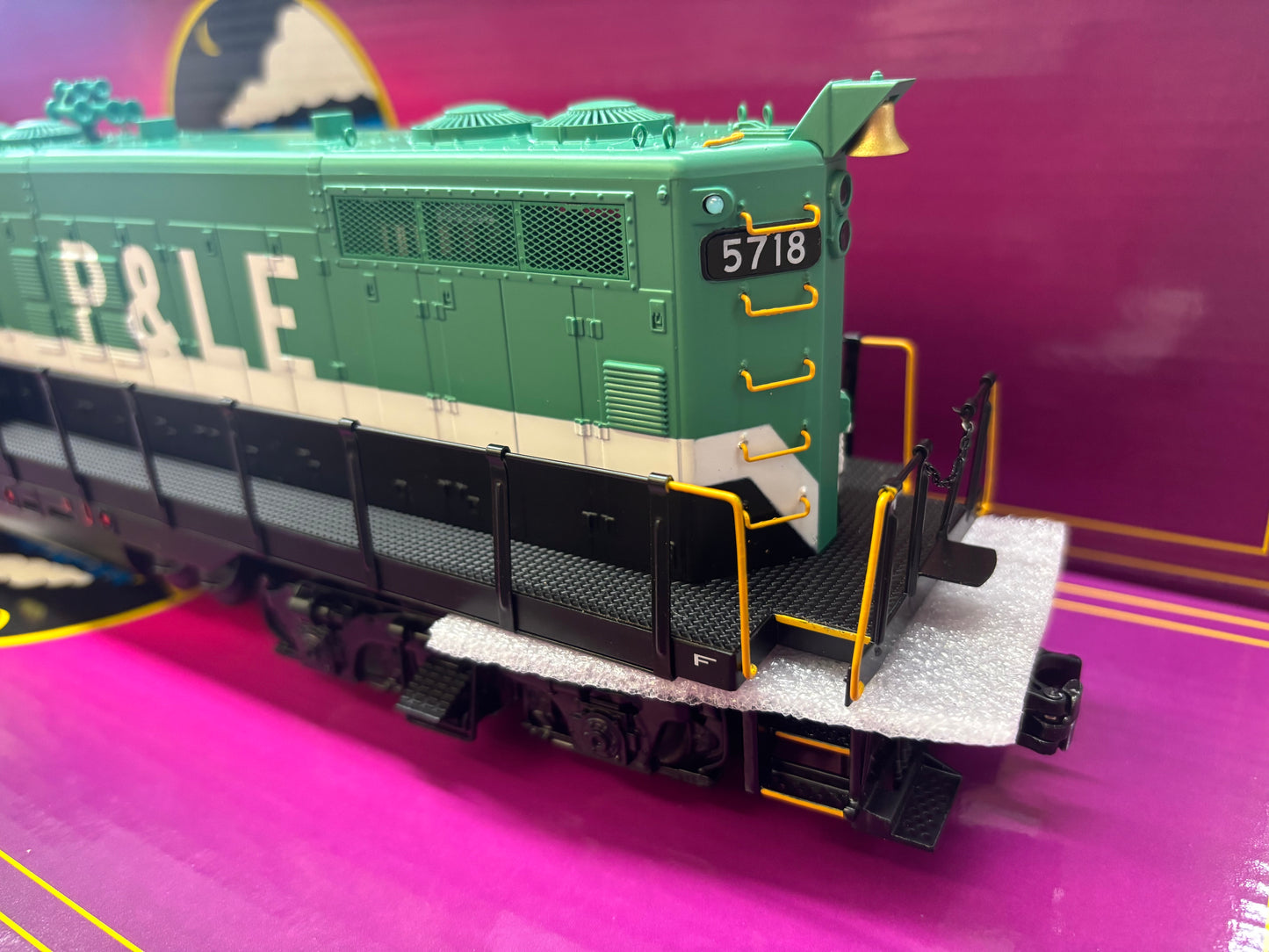 NOW IN STOCK E-Z Catch MTH Premier O Scale # 20-22020-1 ( Exclusive Custom Run ) Pittsburgh & Lake Erie GP-7 Diesel
