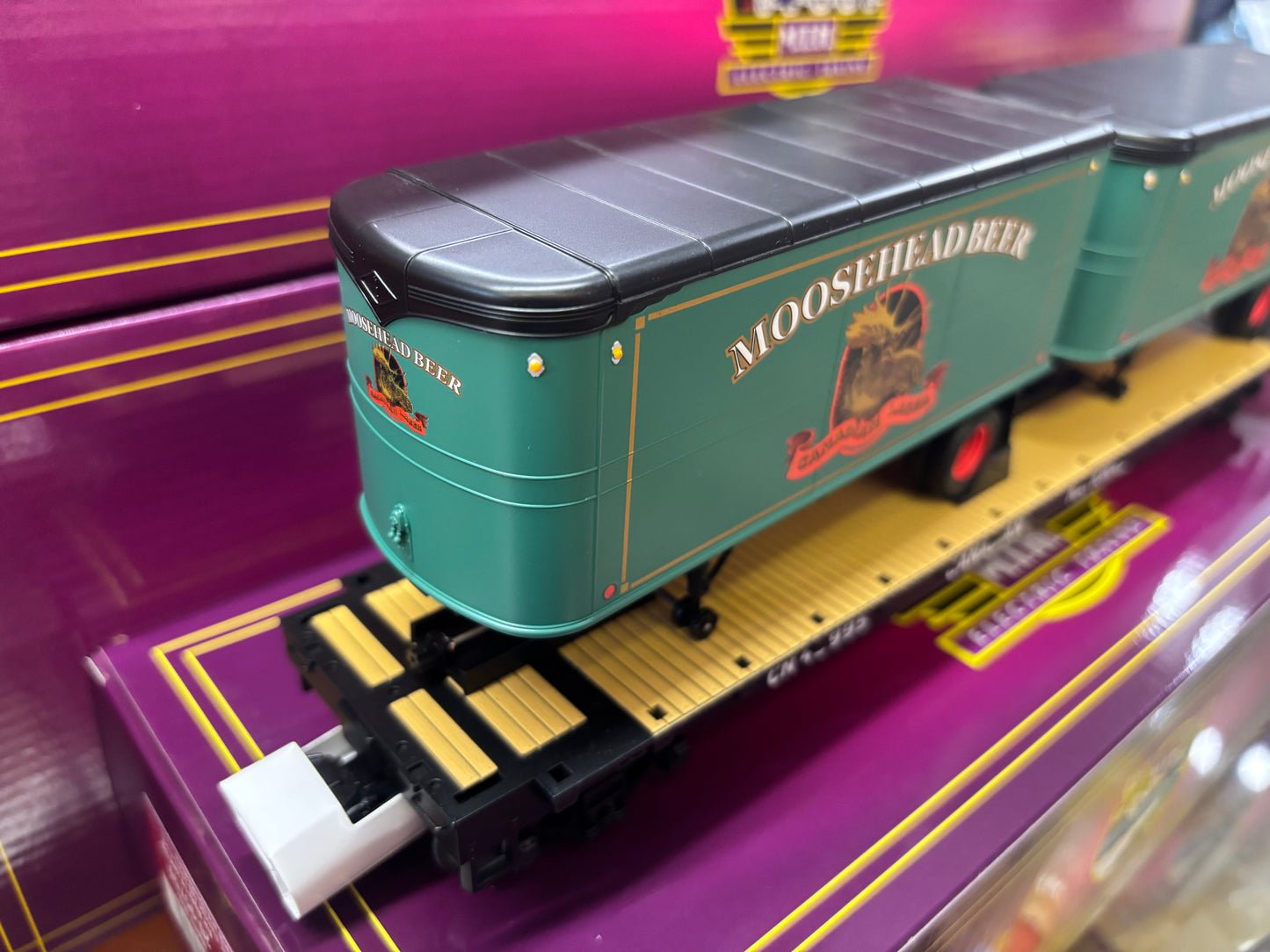 E-Z Catch Custom MTH Premier  Canadian National Flat with Moosehead Beer Pup Trailers Rd # 48995