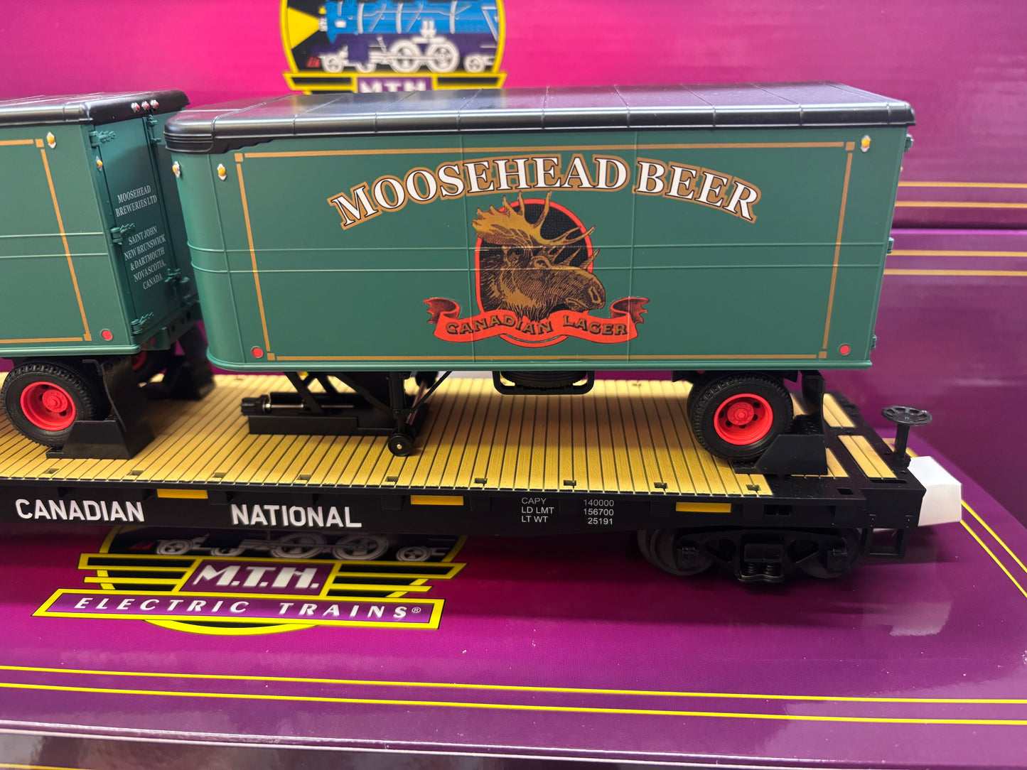 E-Z Catch Custom MTH Premier  Canadian National Flat with Moosehead Beer Pup Trailers Rd # 48995