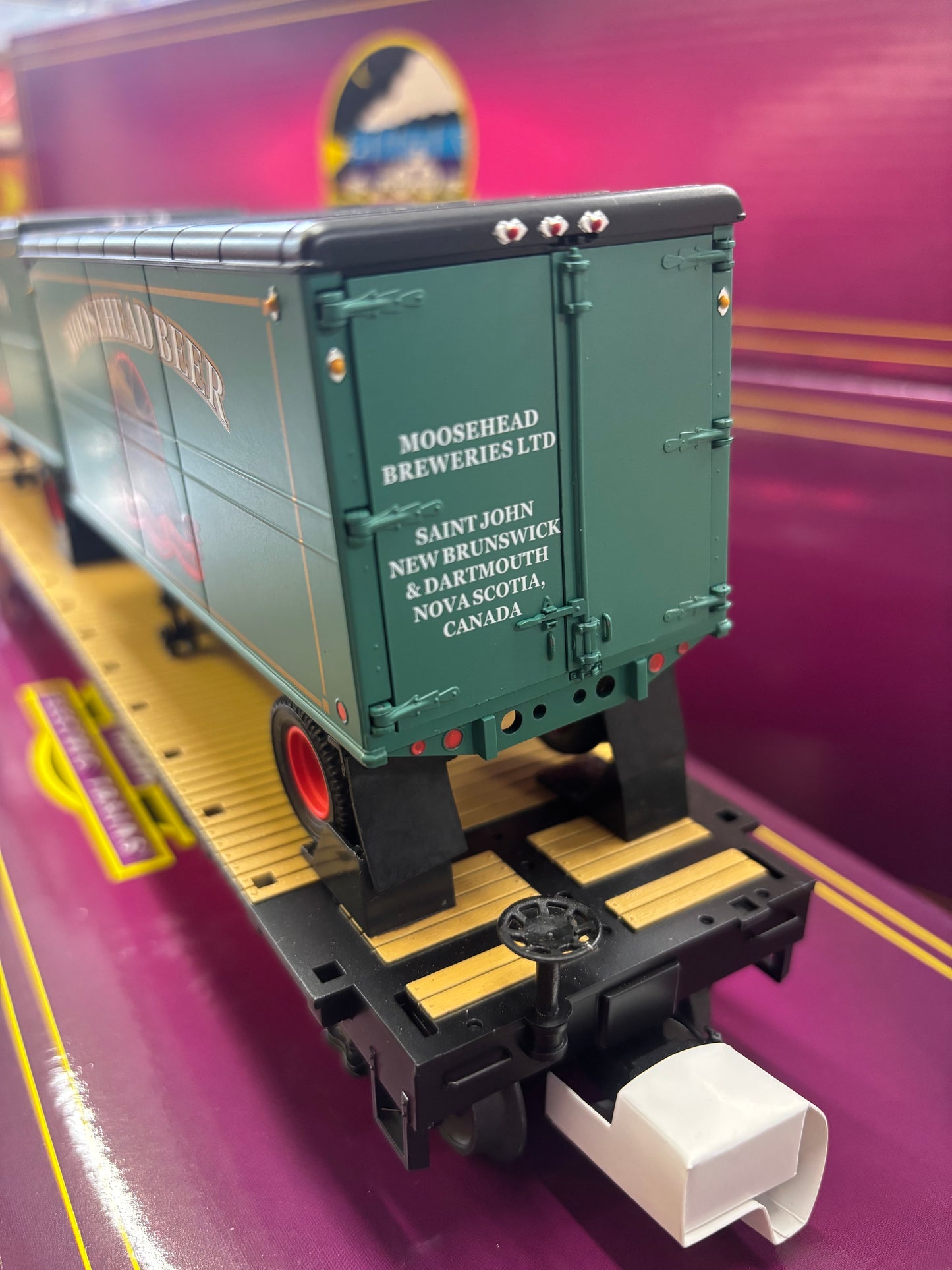 E-Z Catch Custom MTH Premier  Canadian National Flat with Moosehead Beer Pup Trailers Rd # 48995