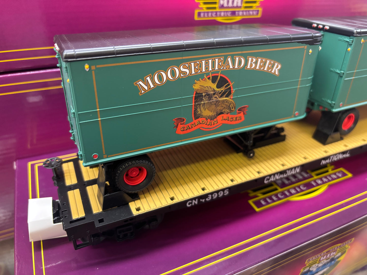 E-Z Catch Custom MTH Premier  Canadian National Flat with Moosehead Beer Pup Trailers Rd # 48995