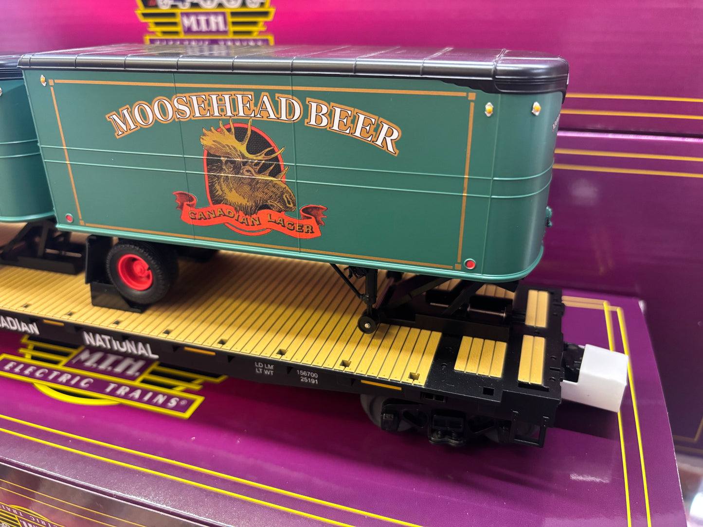 E-Z Catch Custom MTH Premier  Canadian National Flat with Moosehead Beer Pup Trailers Rd # 48995