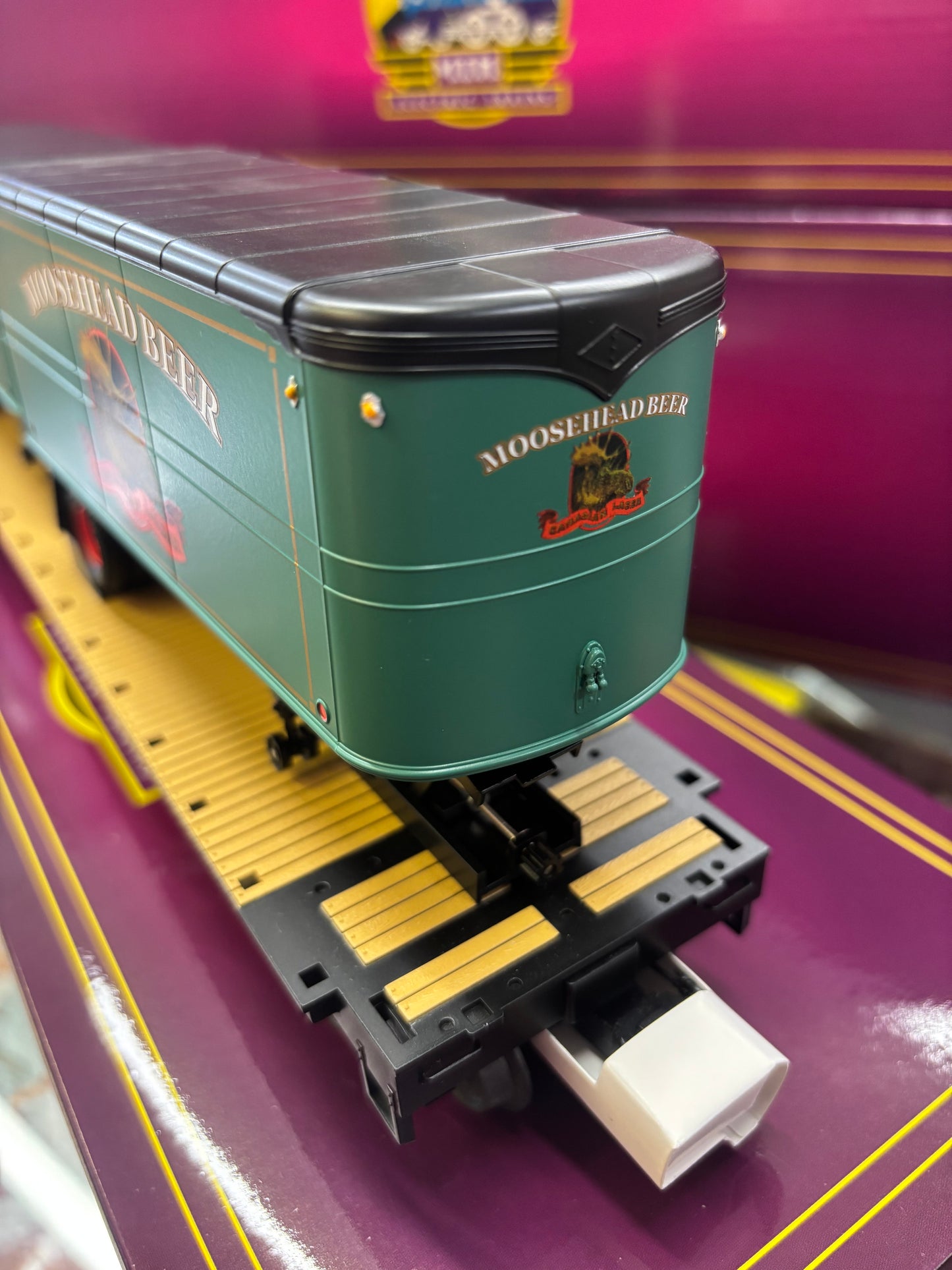 E-Z Catch Custom MTH Premier  Canadian National Flat with Moosehead Beer Pup Trailers Rd # 48995
