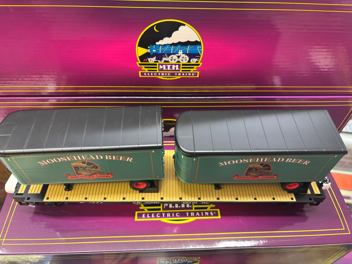 E-Z Catch Custom MTH Premier  Canadian National Flat with Moosehead Beer Pup Trailers Rd # 48995