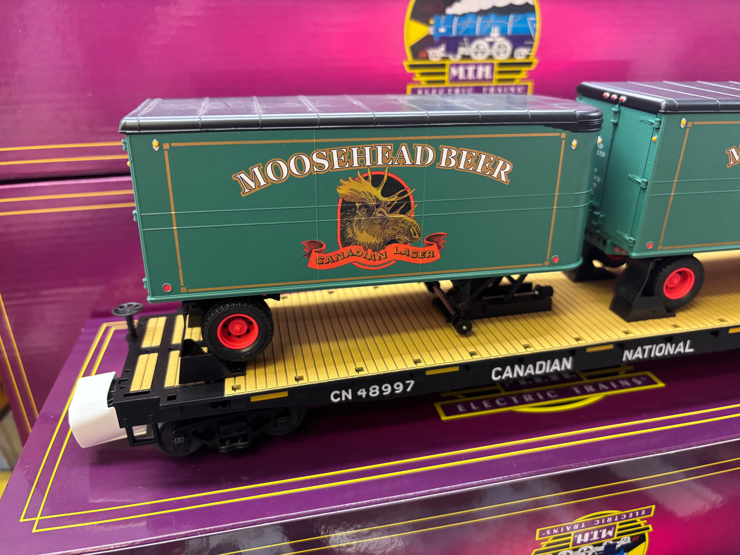 E-Z Catch Custom MTH Premier # 20-95760  Canadian National Flat with Moosehead Beer Pup Trailers Rd # 48997