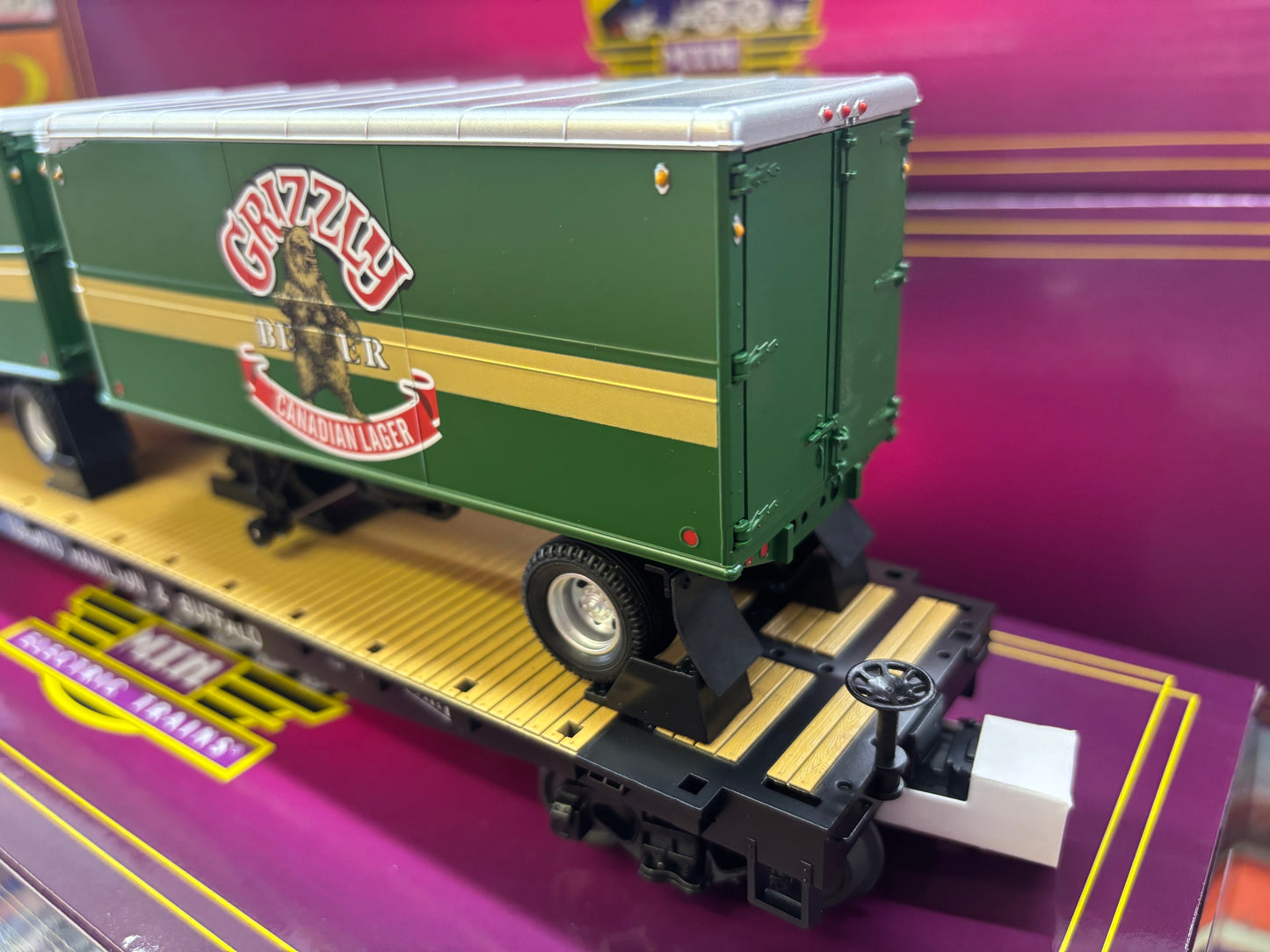 MTH Premier E-Z Catch Custom # 20-95761 Toranto Hamilton & Buffalo Flatcar with Grizzly Beer Pup Trailers # 20-95761 Rd # 1844