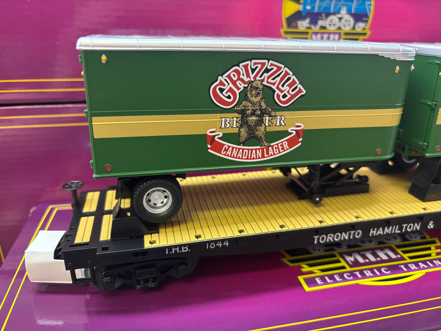 MTH Premier E-Z Catch Custom # 20-95761 Toranto Hamilton & Buffalo Flatcar with Grizzly Beer Pup Trailers # 20-95761 Rd # 1844
