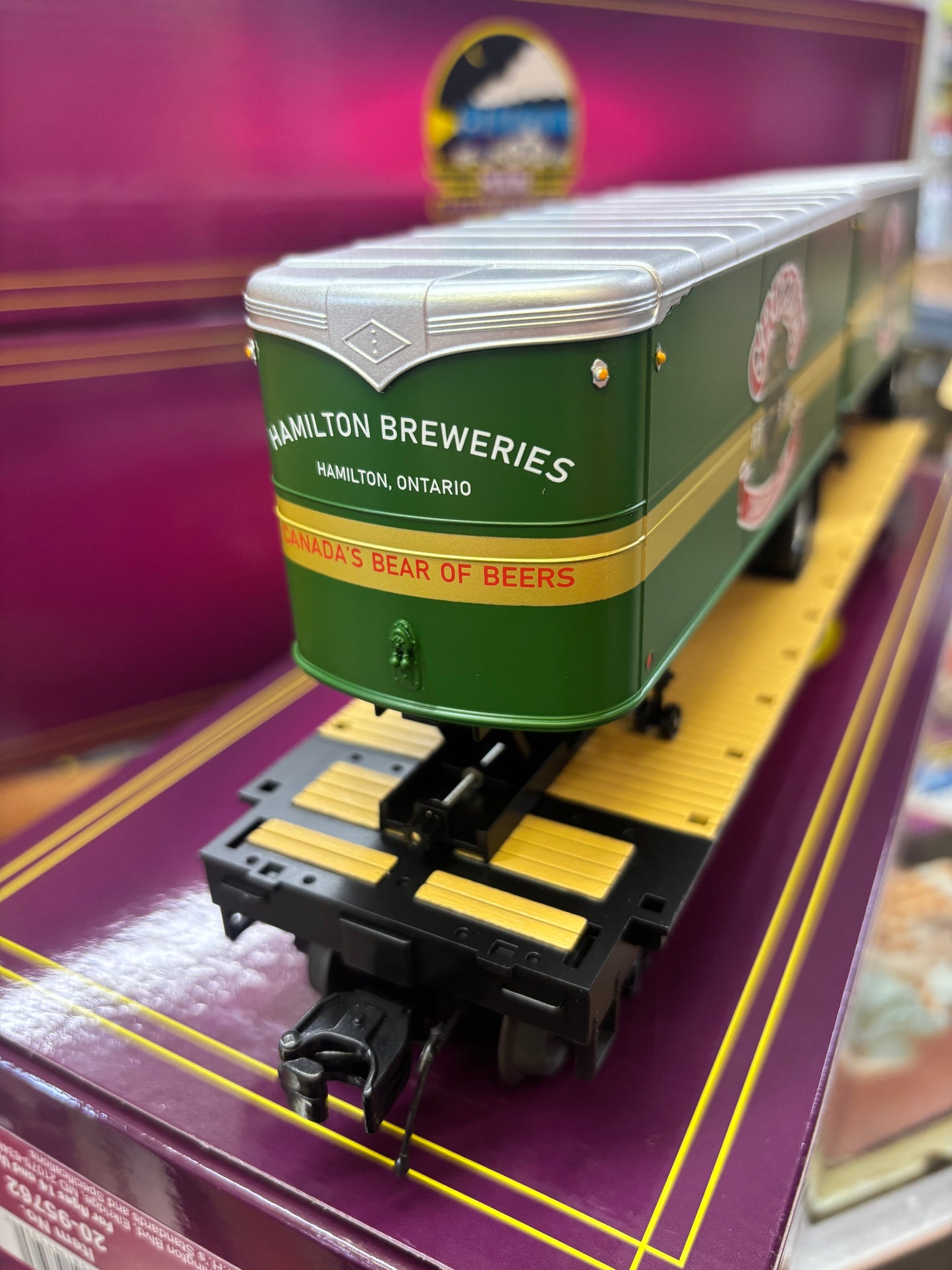 E-Z Catch Custom MTH # 20-95762 Toranto Hamilton & Buffalo Flatcar w/ Grizzly Beer Pup # 1899