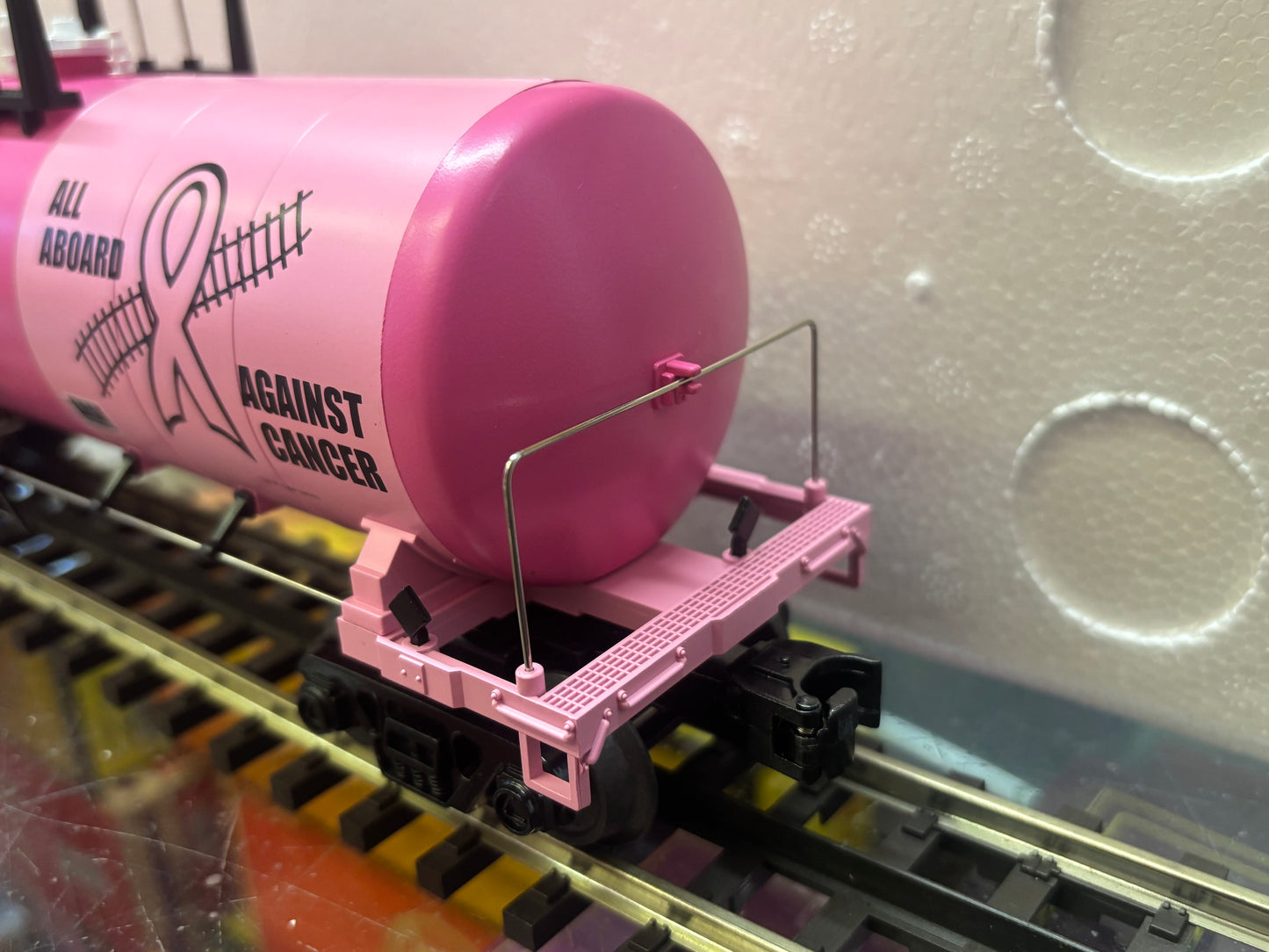 E-Z Catch Custom Cancer Awareness MTH Railking Cure 2 Modern Tank Car