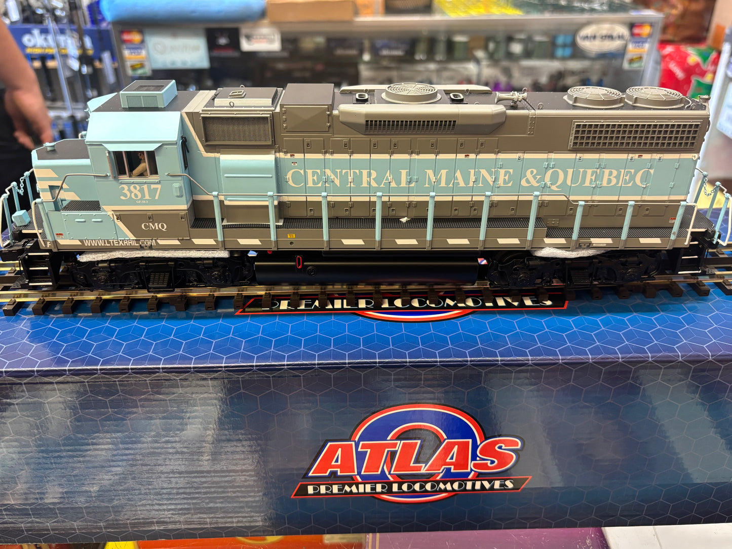 Now IN STOCK ( E-Z Catch Custom Atlas O GP-38-3 Central Maine & Quebec Cab # 3817 ( 3-Rail )