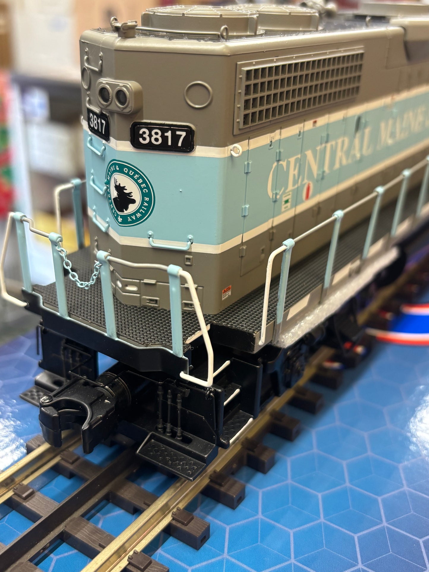 Now IN STOCK ( E-Z Catch Custom Atlas O GP-38-3 Central Maine & Quebec Cab # 3817 ( 3-Rail )