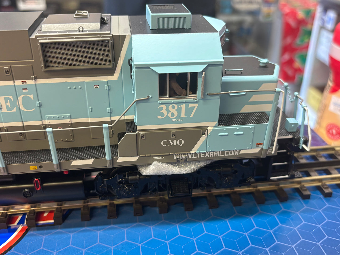 Now IN STOCK ( E-Z Catch Custom Atlas O GP-38-3 Central Maine & Quebec Cab # 3817 ( 3-Rail )