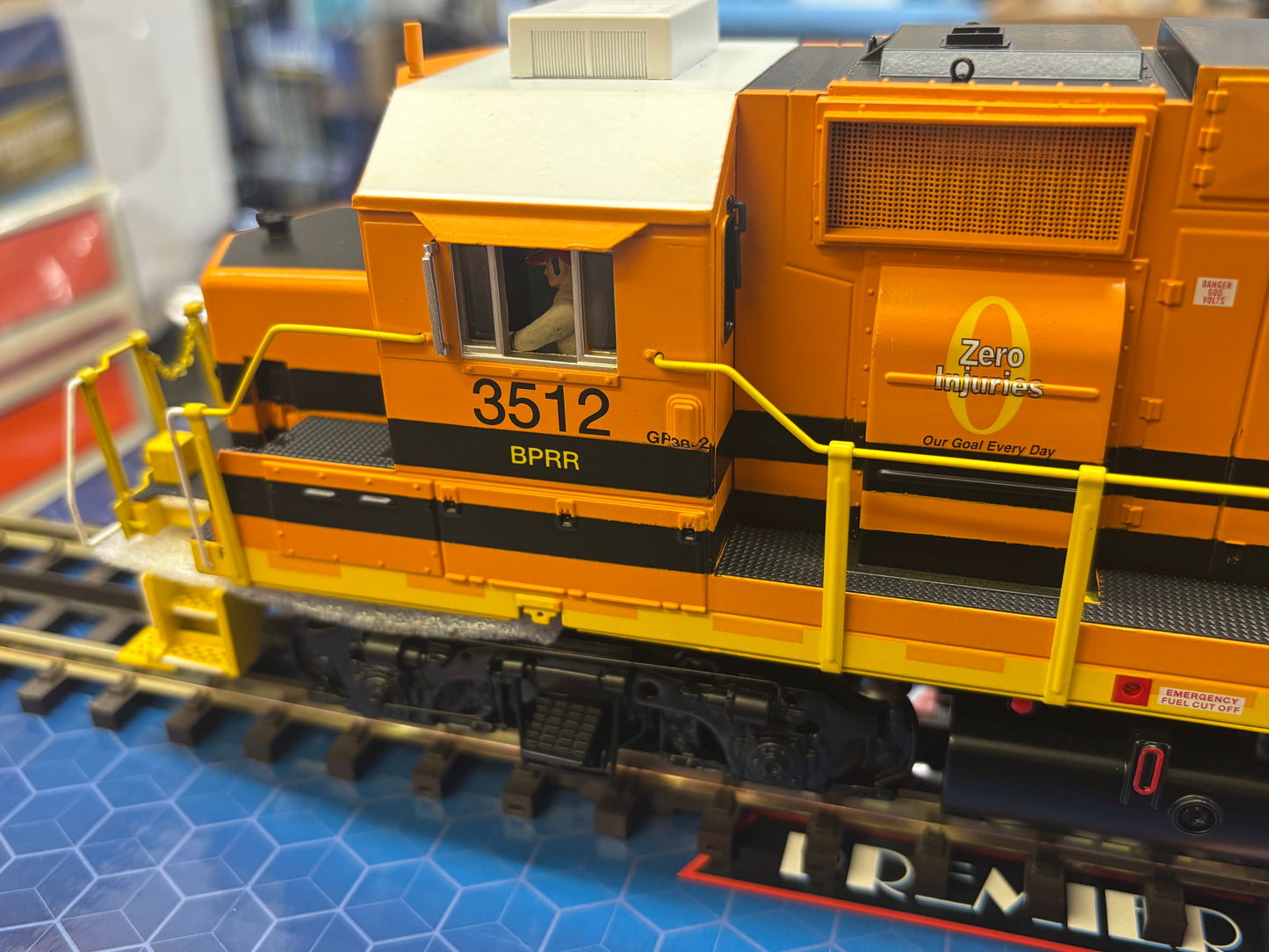 Now IN STOCK, E-Z Catch Buffalo & Pittsburgh Custom Atlas O Premier GP38-2 Cab # 3512 ( 3-Rail )