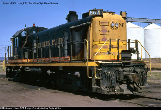 *PRE-ORDER* MTH # 20-22150-1 Premier New Tooling RS-3 Northern Pacific Cab # 862 - 3RL