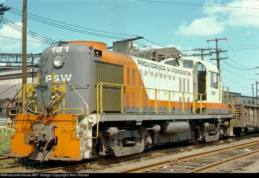*PRE-ORDER* MTH 20-22151-1 Premier New Tooling RS-3 Providence & Worcester Cab # 161 - 3RL
