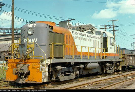 *PRE-ORDER* MTH 20-22151-1 Premier New Tooling RS-3 Providence & Worcester Cab # 161 - 3RL