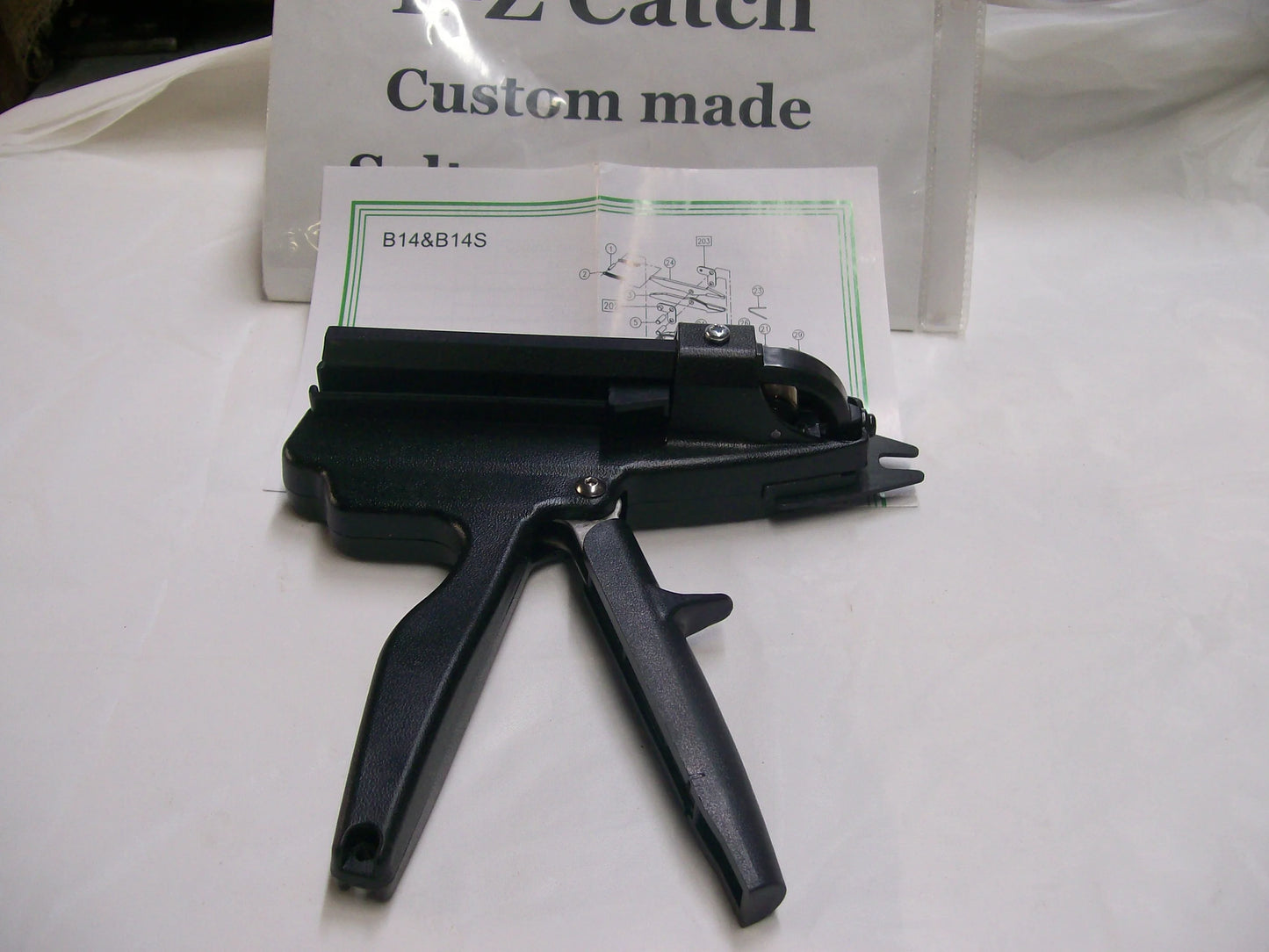 E-Z Catch # B-14 Manuel Hand Ringer D-Type Trap Building Tool ( uses 9/16" strip rings )