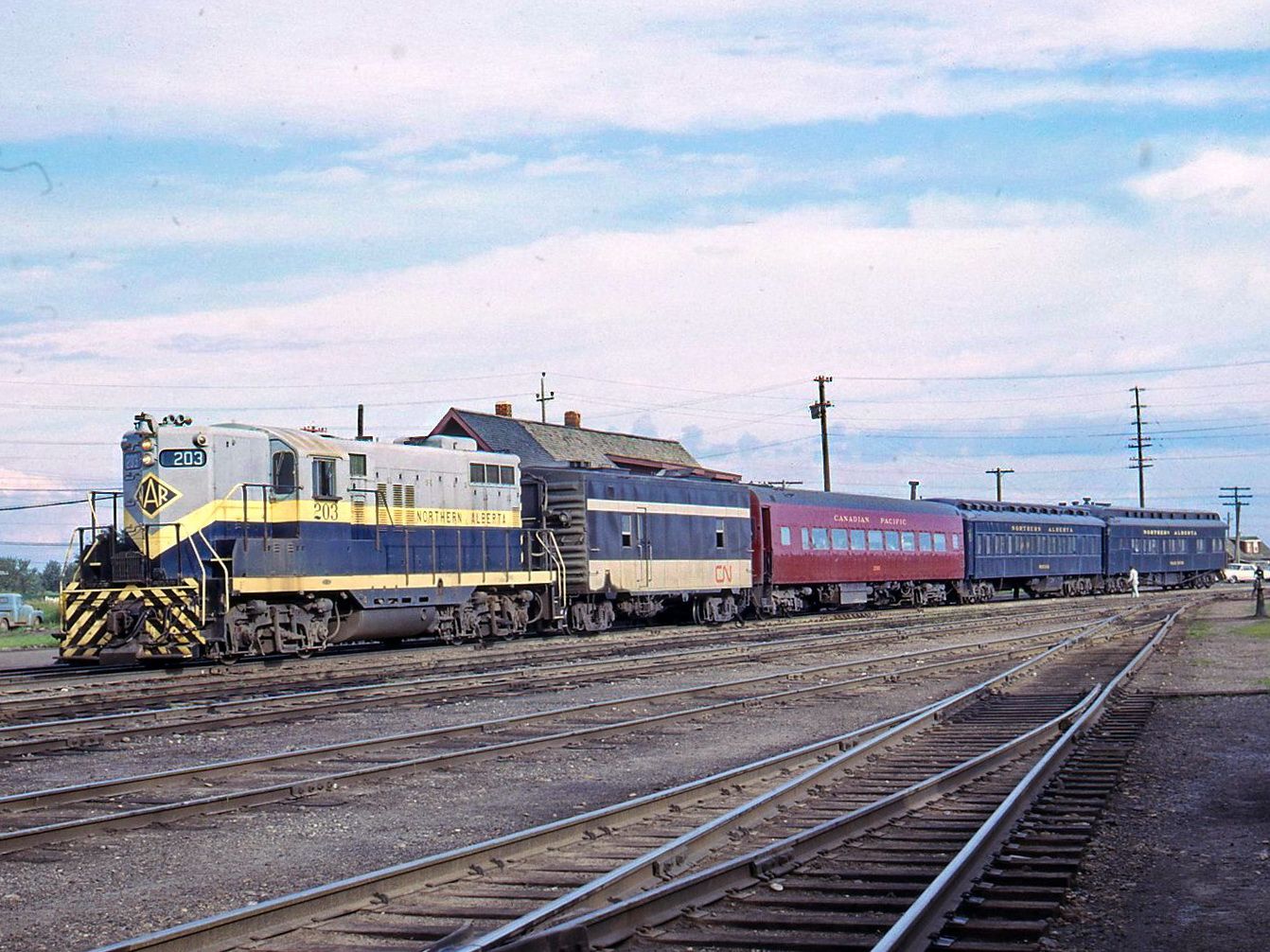 ( ETA Late 2025 ) E-Z Catch Custom Northern Alberta Railway Cab # 206 MTH Premier GP-9 # 20-22026-1