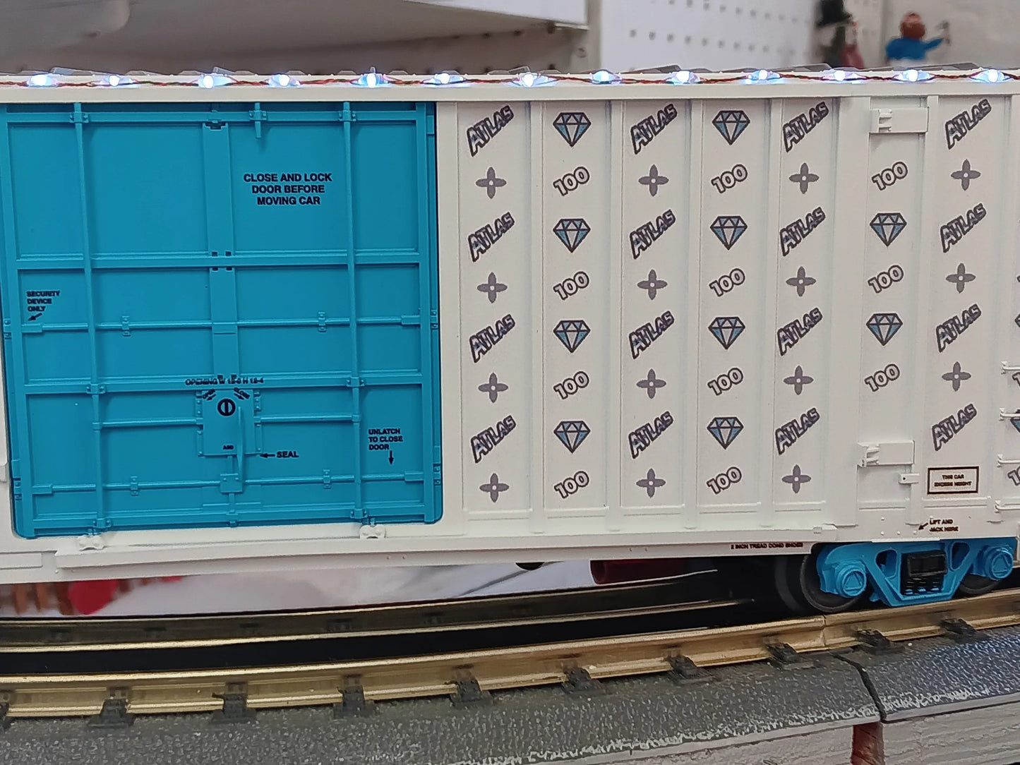 Atlas O Gunderson # 3001695 ( 50 foot)  Box Car with LED Lights ATLAS 100th ANNIVERSARY 3-rail
